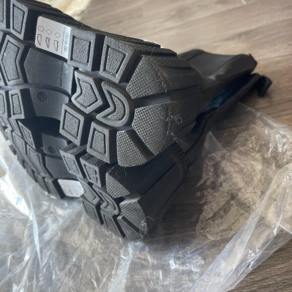 ASOS DESIGN Arlo premium leather chunky chelsea boots in black - Picture 6 of 6